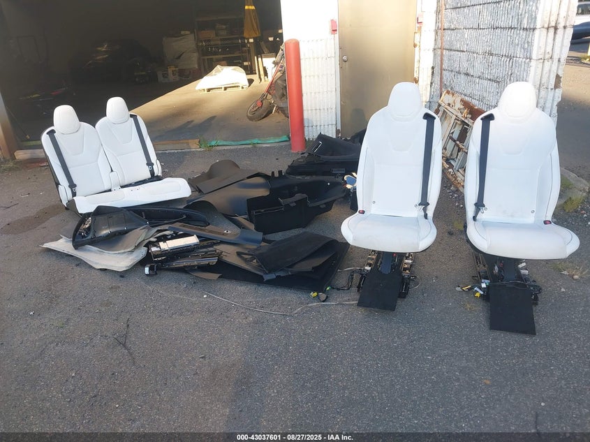 2023 Tesla Model X Plaid Tri Motor All-Wheel Drive VIN: 7SAXCBE61PF407905 Lot: 43037601