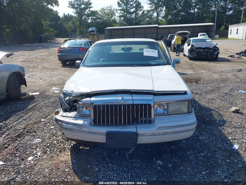1993 Lincoln Town Car Executive VIN: 1LNLM81W6PY753476 Lot: 43037822