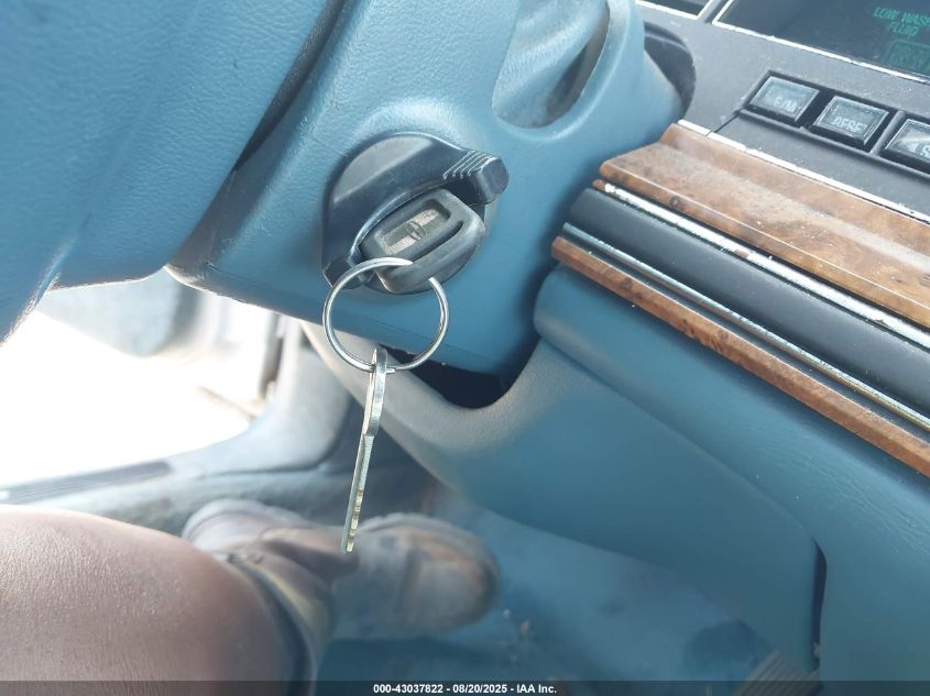 1993 Lincoln Town Car Executive VIN: 1LNLM81W6PY753476 Lot: 43037822