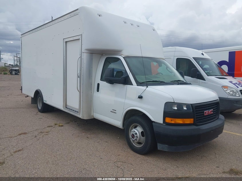 2019 GMC Savana Cutaway 4500 Van white other flexible 7GZ67VCG2KN009870 photo #1