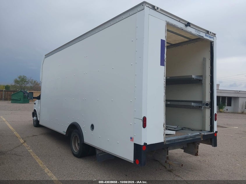 2019 GMC Savana Cutaway 4500 Van white other flexible 7GZ67VCG2KN009870 photo #4