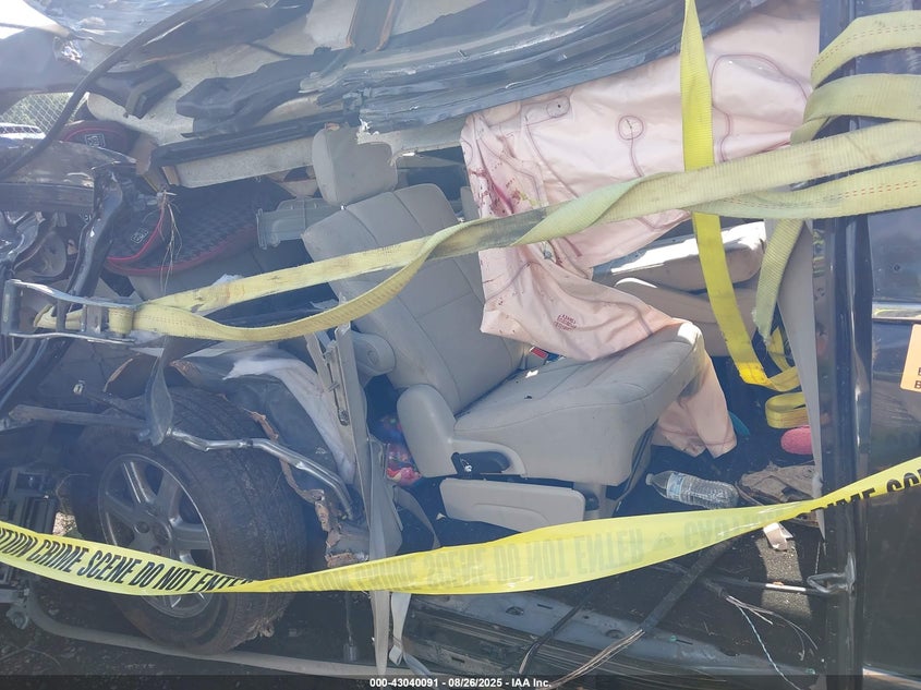 2011 Chrysler Town & Country Touring VIN: 2A4RR5DG5BR633789 Lot: 43040091