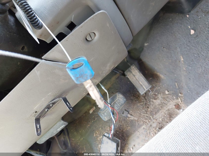 1999 Ford F-250 Lariat/Xl/Xlt VIN: 1FTNW21F3XEC42331 Lot: 43040110