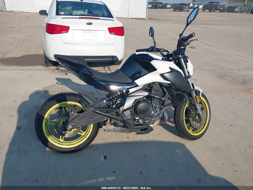 VIN: LCEPEVLBXP6000332 2023 CF MOTO 650NK