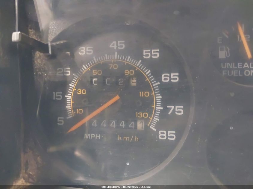 1995 Chevrolet G20 VIN: 1GBEG25HXSF214221 Lot: 43043217