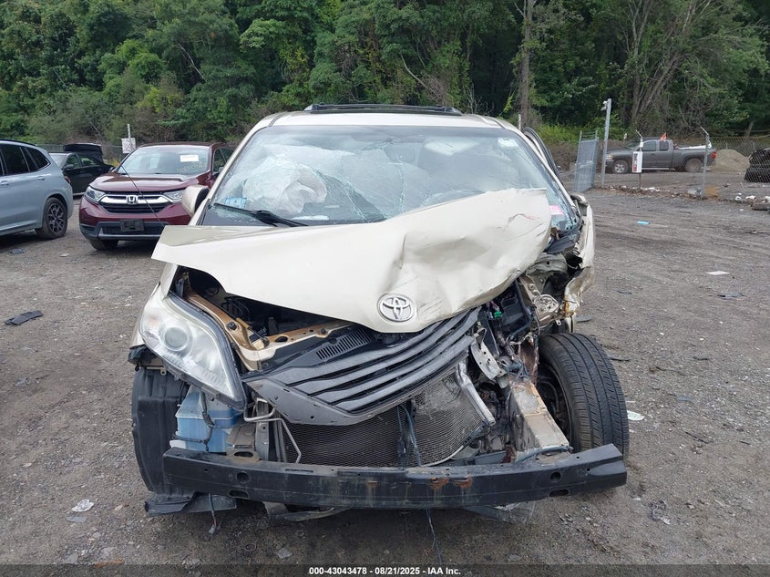 2013 TOYOTA SIENNA XLE V6 8 PASSENGER - 5TDYK3DC0DS342750