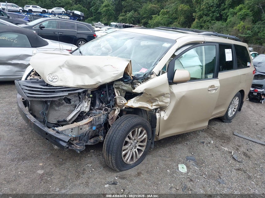 2013 TOYOTA SIENNA XLE V6 8 PASSENGER - 5TDYK3DC0DS342750