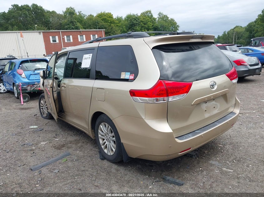 2013 TOYOTA SIENNA XLE V6 8 PASSENGER - 5TDYK3DC0DS342750
