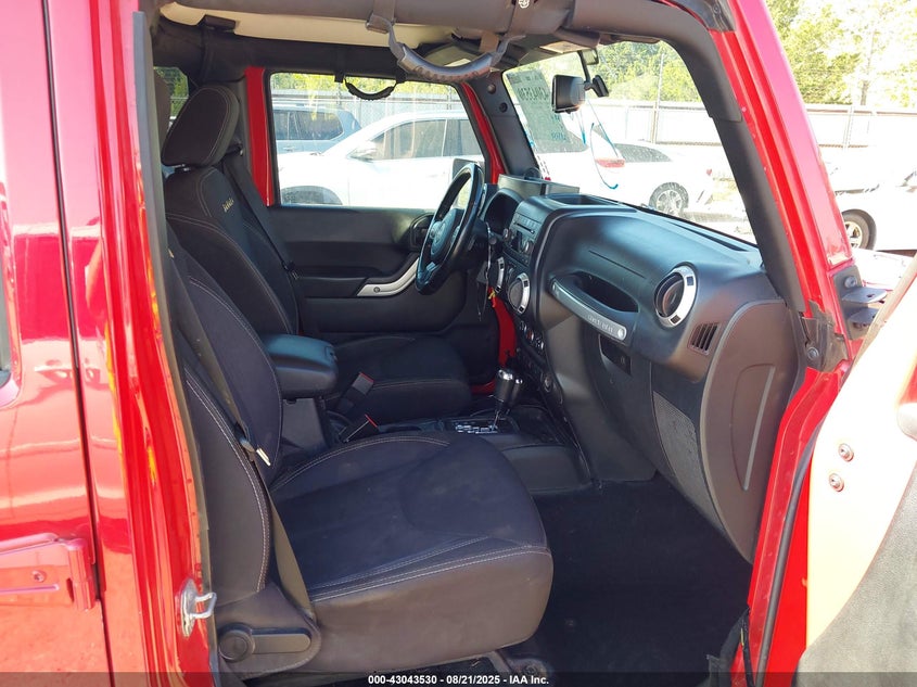 2014 JEEP WRANGLER UNLIMITED SAHARA - 1C4BJWEG5EL230072