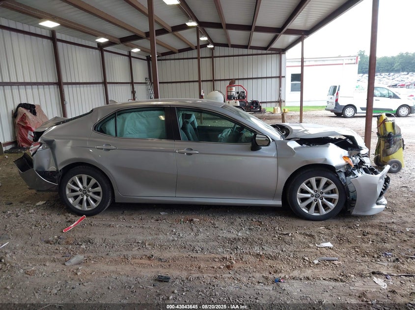 2019 Toyota Camry Le VIN: 4T1B11HK8KU835868 Lot: 43043645
