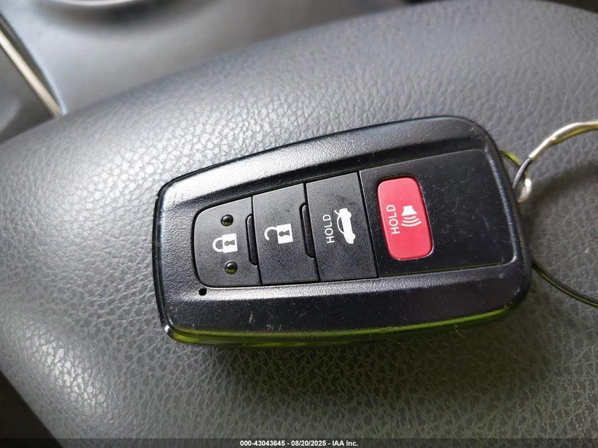 2019 Toyota Camry Le VIN: 4T1B11HK8KU835868 Lot: 43043645