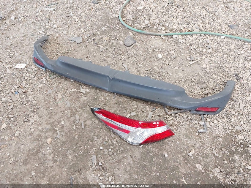 2019 Toyota Camry Le VIN: 4T1B11HK8KU835868 Lot: 43043645