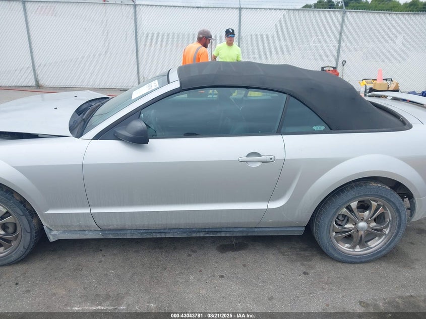 2005 Ford Mustang VIN: 1ZVFT84N855255024 Lot: 43043781