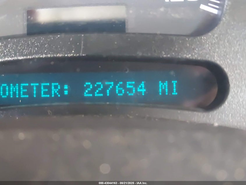 2005 Chevrolet Tahoe Ls VIN: 1GNEC13V85J113617 Lot: 43044163