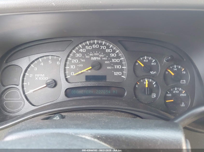 2005 Chevrolet Tahoe Ls VIN: 1GNEC13V85J113617 Lot: 43044163