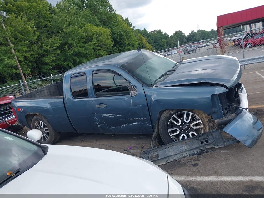 2011 Chevrolet Silverado 1500 Lt VIN: 1GCRKSE30BZ100629 Lot: 43044669