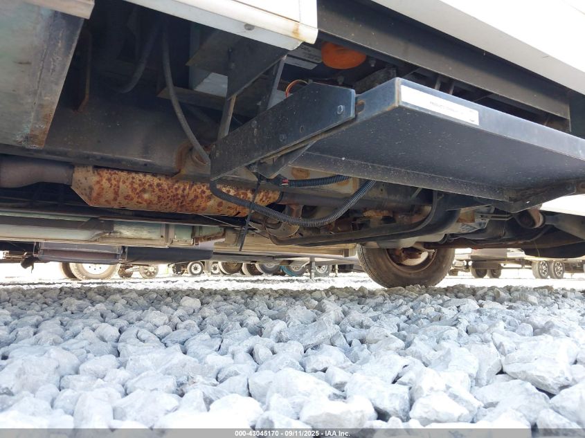 2004 Ford E-450 Cutaway Standard VIN: 1FDXE45S14HB08888 Lot: 43045170