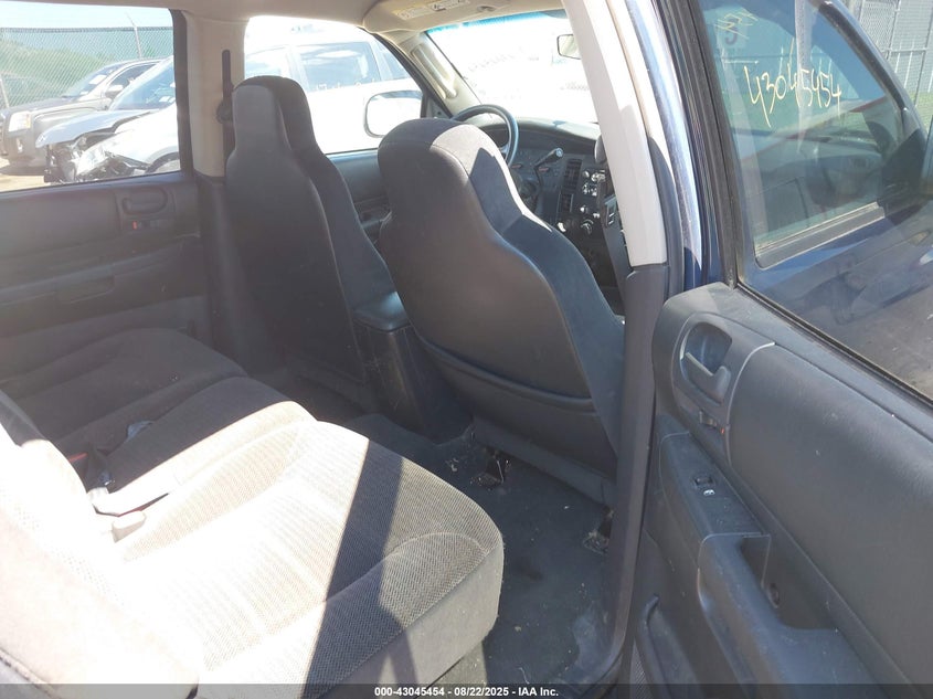 2003 Dodge Durango Sport/Sxt VIN: 1D4HS38N03F576710 Lot: 43045454