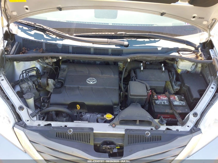 2011 Toyota Sienna Xle V6 VIN: 5TDYK3DC5BS042652 Lot: 43049181