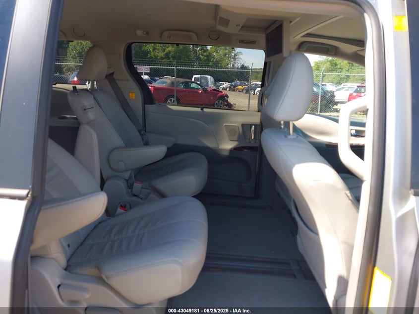 2011 Toyota Sienna Xle V6 VIN: 5TDYK3DC5BS042652 Lot: 43049181