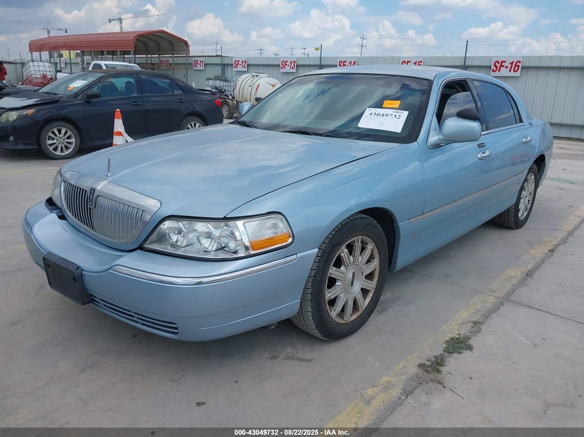 2009 Lincoln Town Car Signature Limited