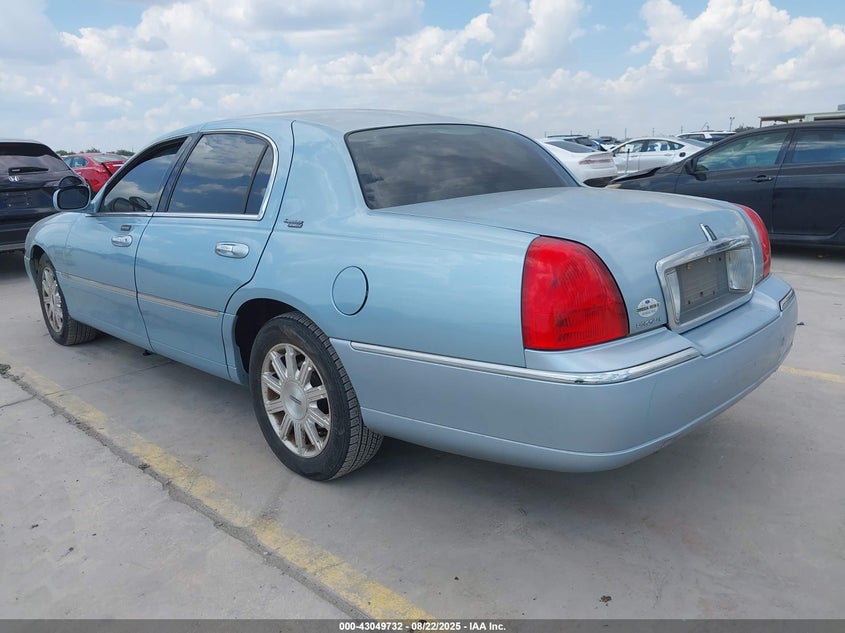 2009 Lincoln Town Car Signature Limited