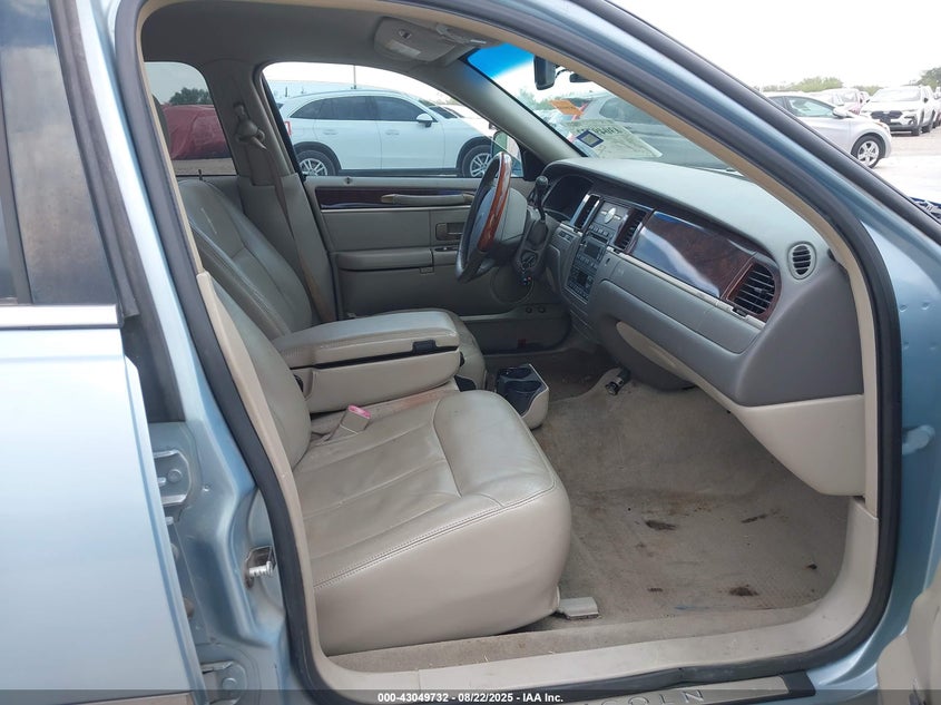 2009 Lincoln Town Car Signature Limited