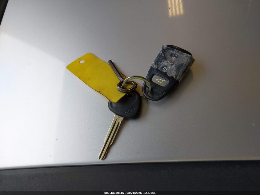 2009 Kia Rondo Lx VIN: KNAFG528997282758 Lot: 43050845