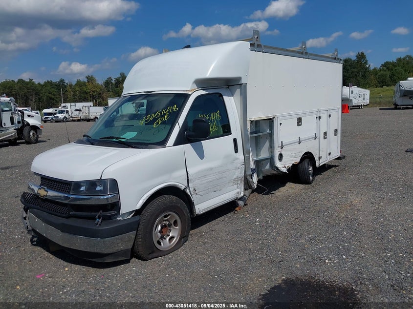 1GB0GRF74M1300228 2021 CHEVROLET EXPRESS photo no. 2