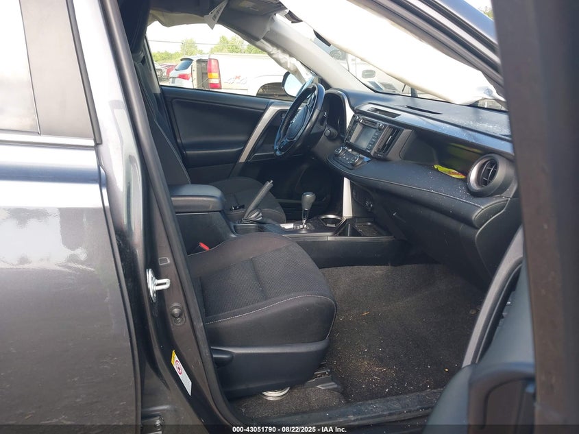 2018 TOYOTA RAV4 XLE - JTMRFREV1JD254308