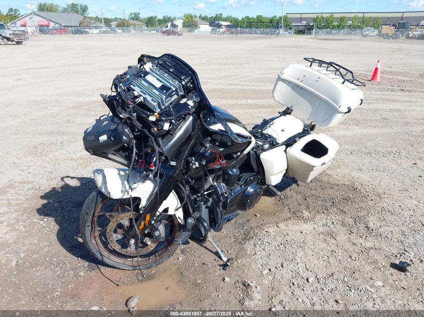 2023 Harley-Davidson Fltrxst cream null gasoline 1HD1ACL18PB658668 photo #3