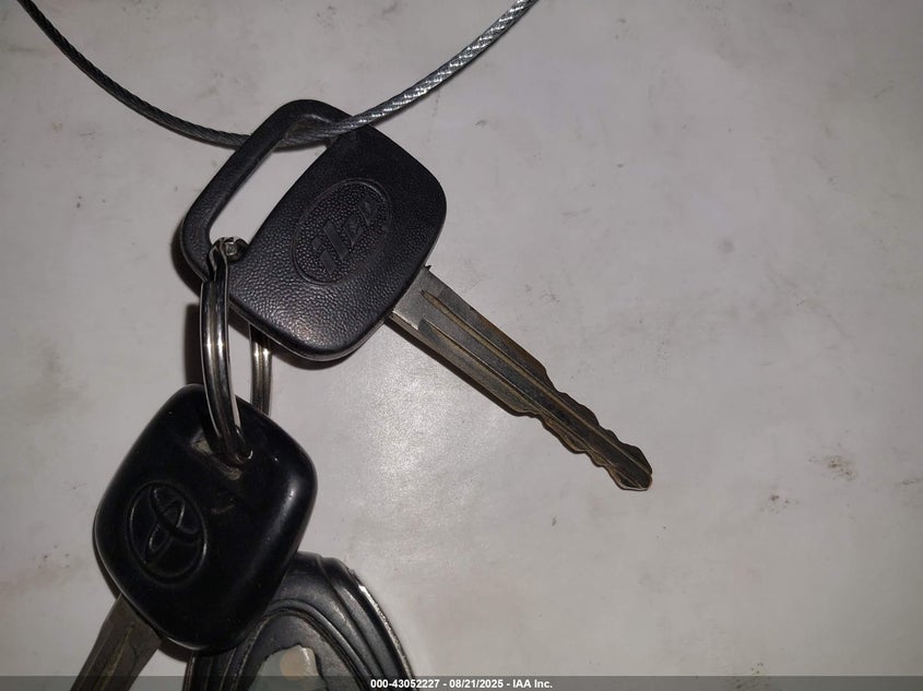 2002 Toyota Camry Se VIN: JTDBE32K120036017 Lot: 43052227