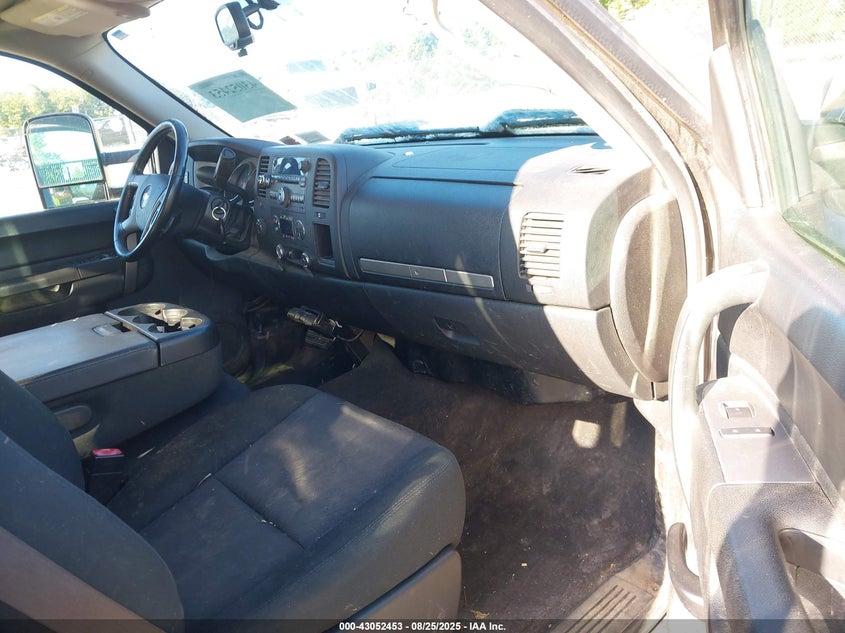 2013 CHEVROLET SILVERADO 1500 LT - 1GCRKSE76DZ266157