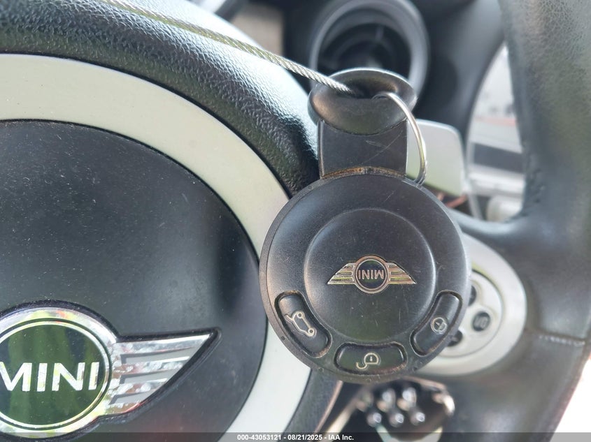 2008 Mini Cooper S VIN: WMWMF73558TV33999 Lot: 43053121