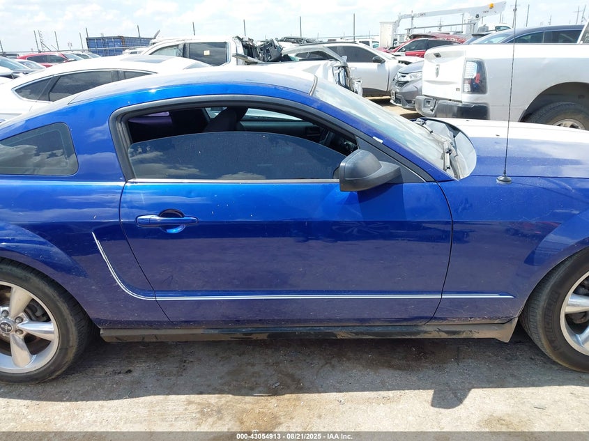 2005 Ford Mustang V6 Deluxe/V6 Premium VIN: 1ZVFT80N355125223 Lot: 43054913