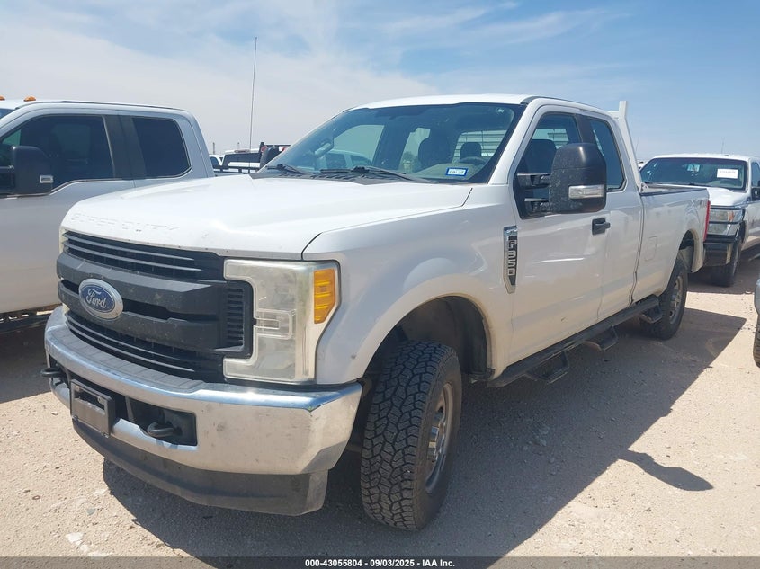 2017 Ford F350, Удар ззаду, IAAI, VIN 1FT8X3B61HED58045 — фото 2