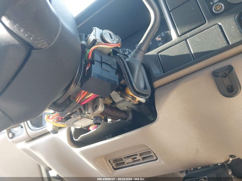 1999 GMC Suburban 1500 Slt Cmi VIN: 3GKEC16R4XG549820 Lot: 43056187