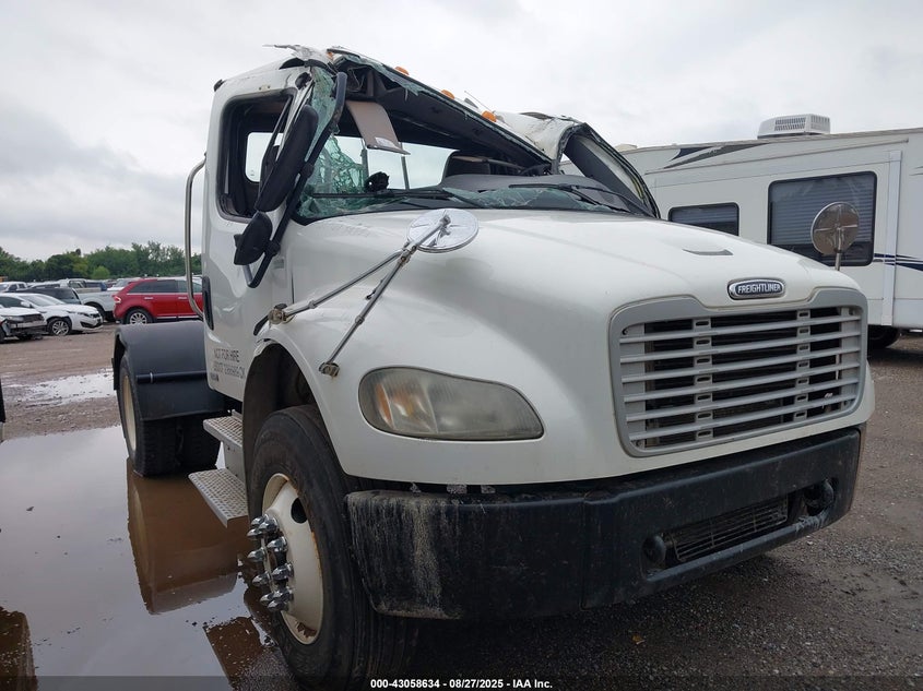1FUBCYDC45HV50600 2005 Freightliner M2 106 Medium Duty auction photo 1