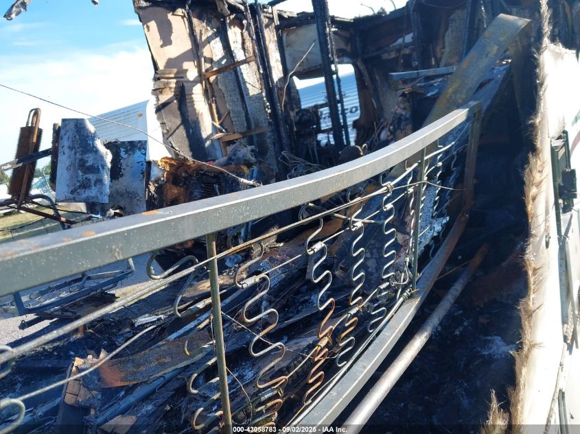 1999 Ford Econoline E450 Super Duty Cutwy Rv VIN: 1FDXE40S9XHB69644 Lot: 43058783