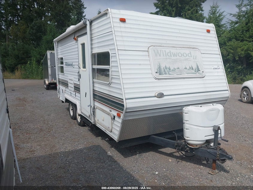 4X4TWDU233R331471 2003 Forest River Wildwood auction photo 1