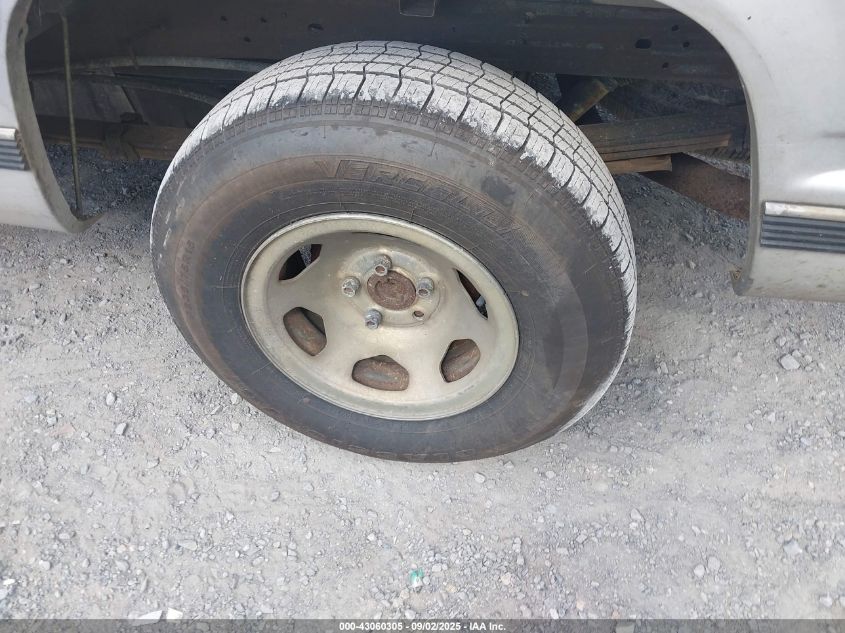 1994 GMC Sierra C1500 VIN: 2GTEC19K3R1532061 Lot: 43060305