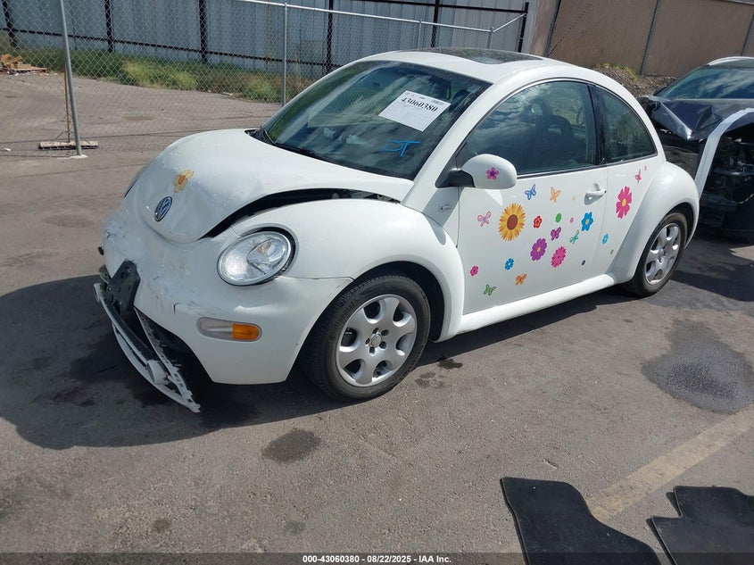 2002 Volkswagen New Beetle Gls white hatchback gasoline 3VWCB21C32M401535 photo #3