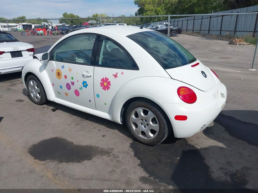 2002 Volkswagen New Beetle Gls white hatchback gasoline 3VWCB21C32M401535 photo #4