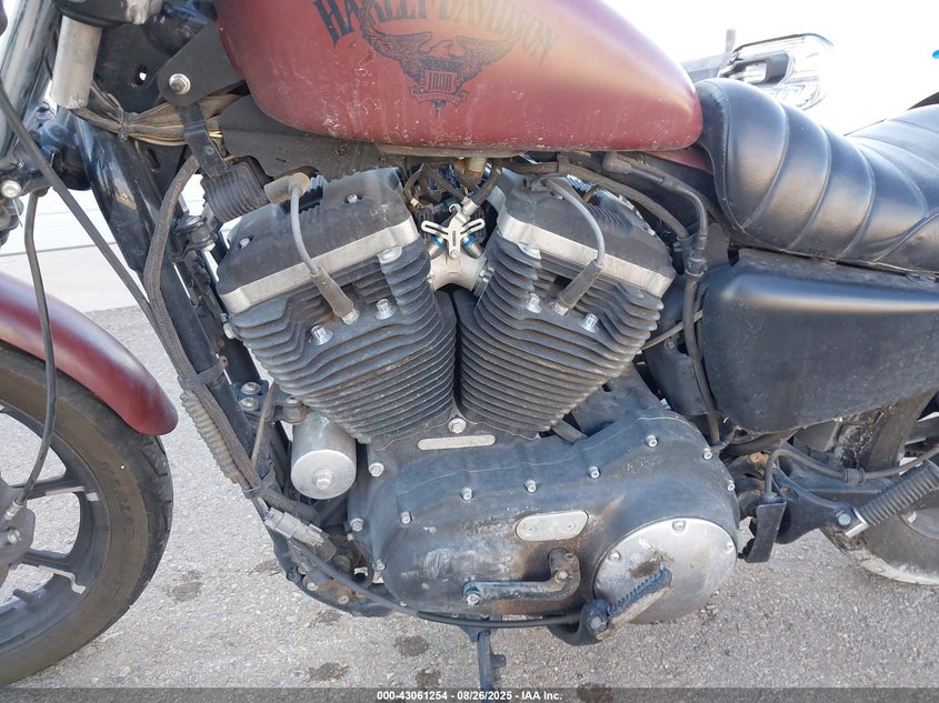 2017 HARLEY-DAVIDSON XL883 IRON 883 - 1HD4LE21XHC405514