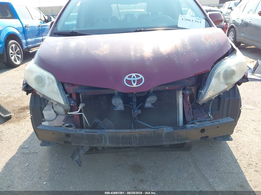 2014 Toyota Sienna Le V6 8 Passenger VIN: 5TDKK3DC0ES471725 Lot: 43061361