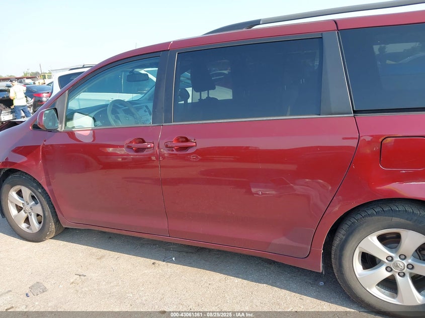 2014 Toyota Sienna Le V6 8 Passenger VIN: 5TDKK3DC0ES471725 Lot: 43061361