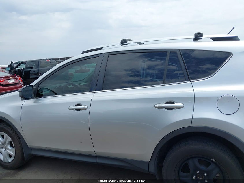 2015 TOYOTA RAV4 LE - JTMZFREV5FD048609