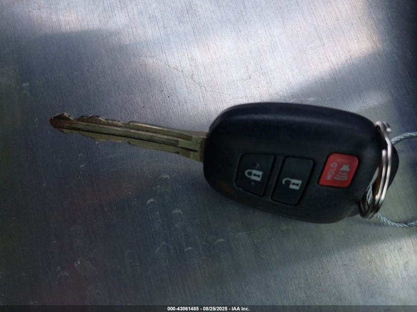 2015 TOYOTA RAV4 LE - JTMZFREV5FD048609