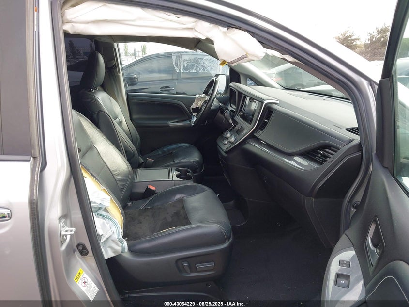 5TDXZ3DC3HS824500 2017 TOYOTA SIENNA photo no. 5