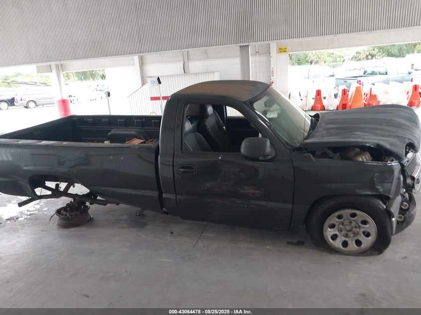 2005 Chevrolet Silverado Work Truck VIN: 1GCEC14X45Z2155 Lot: 43064478